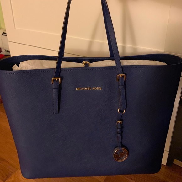 Michael Kors Handbags - Michael kors jet set travel bag